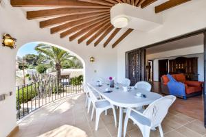 Ein Sitzbereich in der Unterkunft Villas Guzman - Flores