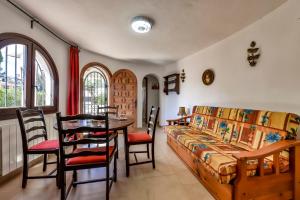 Ein Sitzbereich in der Unterkunft Villas Guzman - Flores