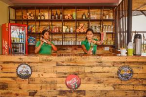 two women standing behind a counter at a restaurant at Tubo Hotel La Tatacoa in Villavieja