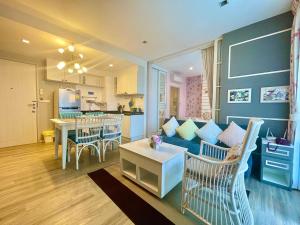 Gallery image of Summer Huahin Condo 2 Bedrooms Pool View Classic Room in Hua Hin