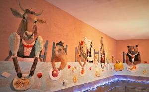a wall with figurines of animals on a counter at Hotel Baldo in Ferraro di Monte Baldo