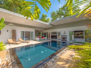 a swimming pool in a villa with a house at VILLA MÉLÉTÉ - Family Home 3 bedrooms Koh Samui in Lamai