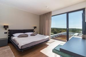 Postel nebo postele na pokoji v ubytování Villa Sabina + 37 fotografií