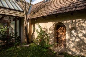 Ogród w obiekcie WALD-LAND-HOF Schloss Rosenau