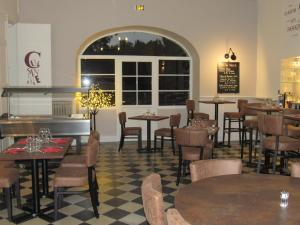 Restaurace v ubytování Hostellerie Le Mirabeau