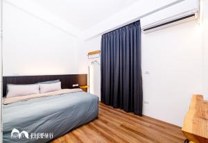 充電樁 羅東好民宿Cloud BnB 3 雲朵朵3館 近週三清溝 免費洗衣機 烘衣機 星巴克咖啡豆 國旅特約店房間的床