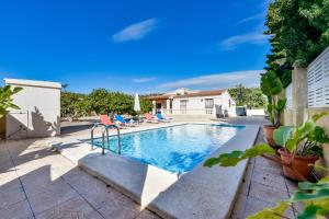 Basen w obiekcie Villas Guzman Ismael lub w pobliżu