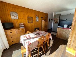 Superbe Studio avec vue exceptionnelleにあるキッチンまたは簡易キッチン