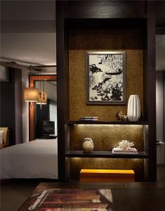 a bedroom with a bed and a painting on a wall at Rosewood Beijing in Beijing +67 photos