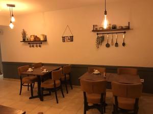 Nápoje v ubytování Hostellerie Le Mirabeau + 30 fotografií