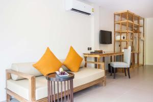 Posezení v ubytování Arinara Beach Resort Phuket - SHA Extra Plus