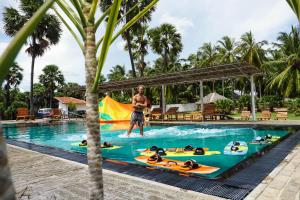 Valampuri Kite Resort 내부 또는 인근 수영장