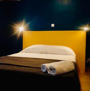 
A bed or beds in a room at Hôtel Résidence De Bruxelles
