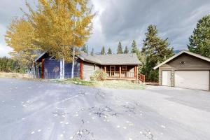 Gallery image of Lone Walker Home in Big Sky