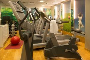 Fitness centrum a/nebo fitness zařízení v ubytování Scandic Borlänge