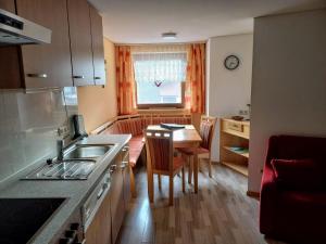 Kuchyň nebo kuchyňský kout v ubytování Ferienhaus Schwendehof