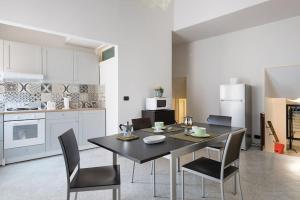 Kuchyňa alebo kuchynka v ubytovaní La casa di Artemide***** + 25 fotografií