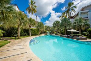 a swimming pool in a resort with palm trees at Xeliter Balcones del Atlantico - Las Terrenas in Las Terrenas