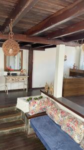 a living room with a couch and a chandelier at Pousada Cores da Passarela - Sob nova direção in Porto Seguro