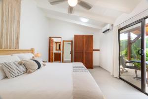 Cafe Playa Negra Hotel客房内的一张或多张床位