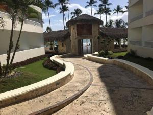 Aed väljaspool majutusasutust Modern, Welcoming Studio, Ocean View in Juan Dolio