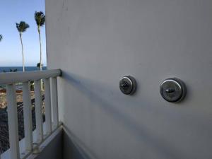 Rõdu või terrass majutusasutuses Modern, Welcoming Studio, Ocean View in Juan Dolio