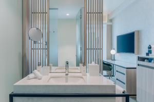 Cama ou camas em um quarto em Vignette Collection SOUMA Hotel by IHG