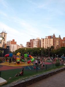 Imagem da galeria de Excepcional dpto frente a Plaza de la Intendencia em Córdova