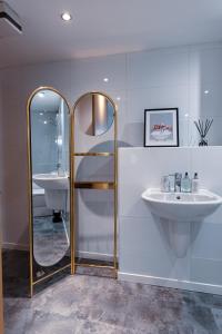 Gallery image of The Skyline Suite - *Private Balcony* *Views* in Glasgow