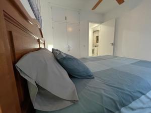Posteľ alebo postele v izbe v ubytovaní Hervas Centro Apartamento IDEAL FAMILIAS 6 adultos y 2 niños-