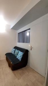 Χώρος καθιστικού στο 3 Appartements DEUX chambres , 1 studio ,L'établissement LA PLAGE A 2 PAS, NETFLIX, lits faits à votre arrivée, serviettes de toilette, Ménage, Wifi, en hyper centre ,Plage à 100m, BOX à Vélos, paiement 3 fois sans frais, prix tout compris