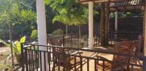 Rõdu või terrass majutusasutuses Max Safari Villa