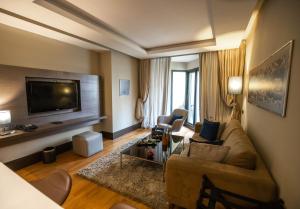 TV a/nebo společenská místnost v ubytování Gray Boutique Hotel Casablanca