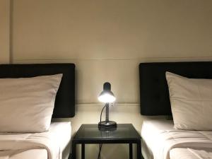 Ein Bett oder Betten in einem Zimmer der Unterkunft Boundary Hostel and Cafe