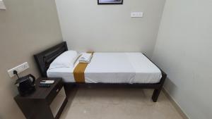 Postel nebo postele na pokoji v ubytování Hotel Akshith Inn