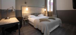 Posteľ alebo postele v izbe v ubytovaní Hôtel De Paris