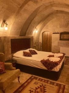 Un pat sau paturi într-o cameră la Monte Cappa Cave House