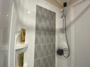 Koupelna v ubytování C04 - Beechwood Lodge with Hot Tub