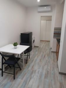 TV a/nebo společenská místnost v ubytování Guidonia Montecelio