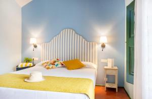 Letto o letti in una camera di Mas Ses Vinyes - Adults Only