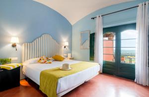 Letto o letti in una camera di Mas Ses Vinyes - Adults Only