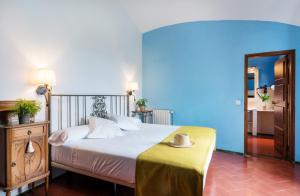 Letto o letti in una camera di Mas Ses Vinyes - Adults Only