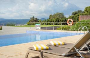 Piscina di Mas Ses Vinyes - Adults Only o nelle vicinanze