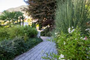 Giardino di Smart-HOTEL MINUSIO, a Swiss Quality Hotel