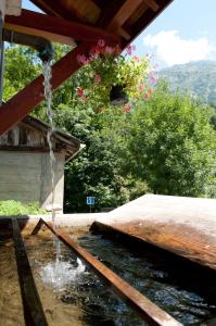 a stream of water coming out of a pond at Après l'école, appartement de charme in Oz