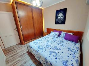 Ένα ή περισσότερα κρεβάτια σε δωμάτιο στο lovely one bedroom apartment within cozy compound including swimming pool, supermarket. perfect location at neama Bay with access to public transportation +12 φωτογραφίες