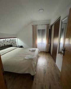 Una cama o camas en una habitación de Dani apartment