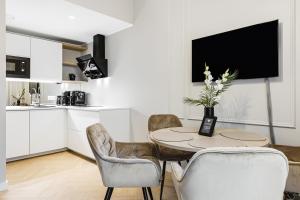 a kitchen and dining room with a table and chairs at Bob W Tallinn City Centre - Ambassador in Tallinn