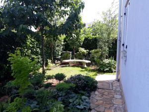 Сад в Apartman Igor