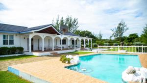 a house with a swimming pool in the yard at Marantha Villa in Discovery Bay